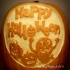 ハロウィンかぼちゃのオーダーカービング　大きなかぼちゃに文字とイラストをカービング